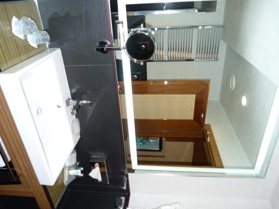 Badezimmer UNAHOTELS  Decò Roma