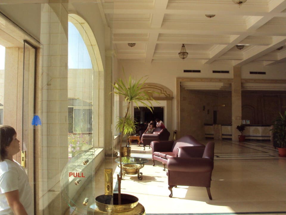 Lobby Brayka Bay Resort