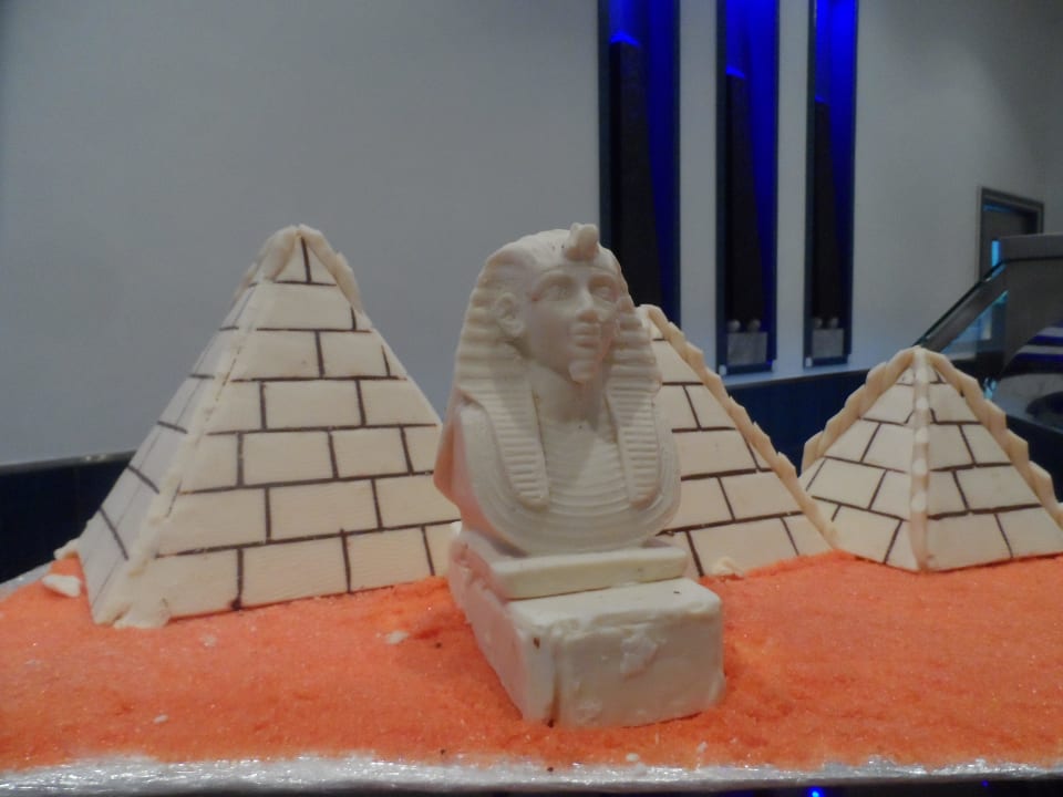 Фигуры из шоколада Stella Garden Resort & Spa, Makadi Bay