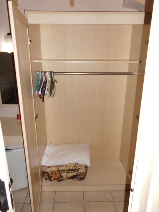Schrank Leda Beach Hotel