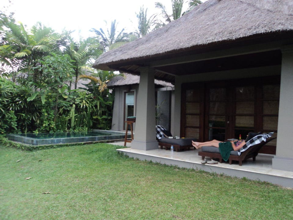 Gartenvilla von außen mit Pool und Terrasse Maya Ubud Resort & Spa Bali