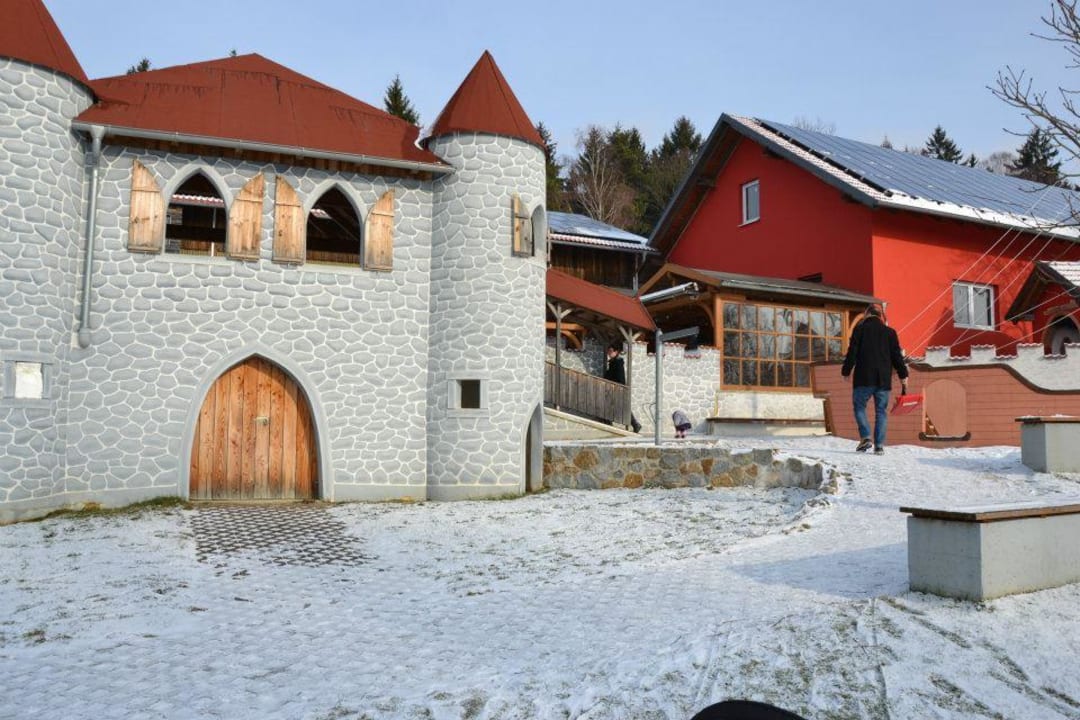 Spielplatz & Blick auf Spielscheune ULRICHSHOF Nature · Family · Design