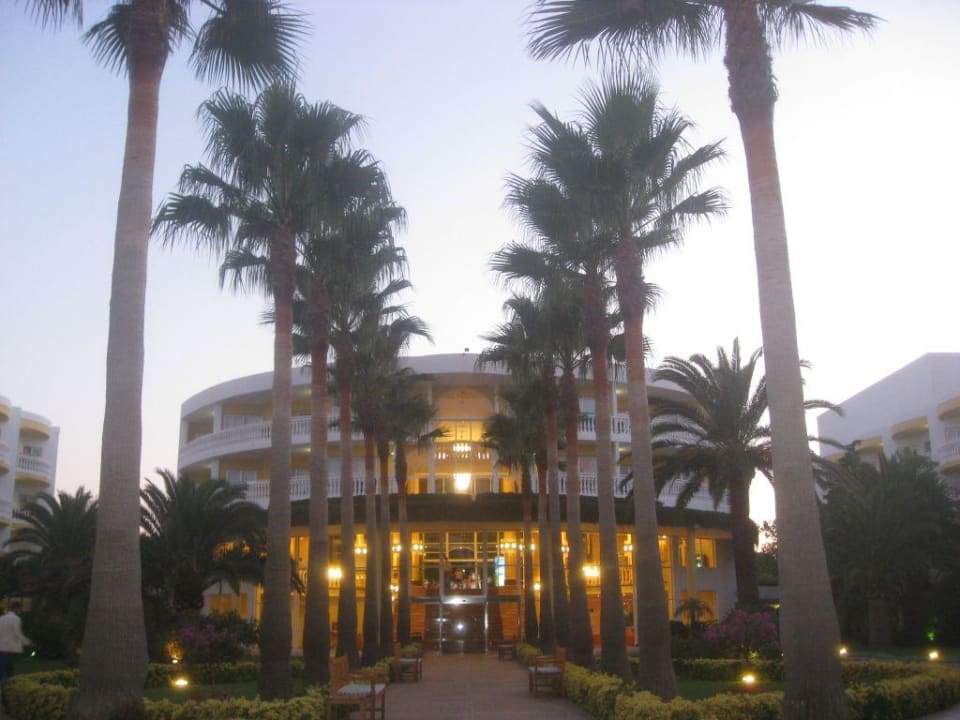 die Lichter gehen an - Rezeption Iberostar Selection Albufera Park