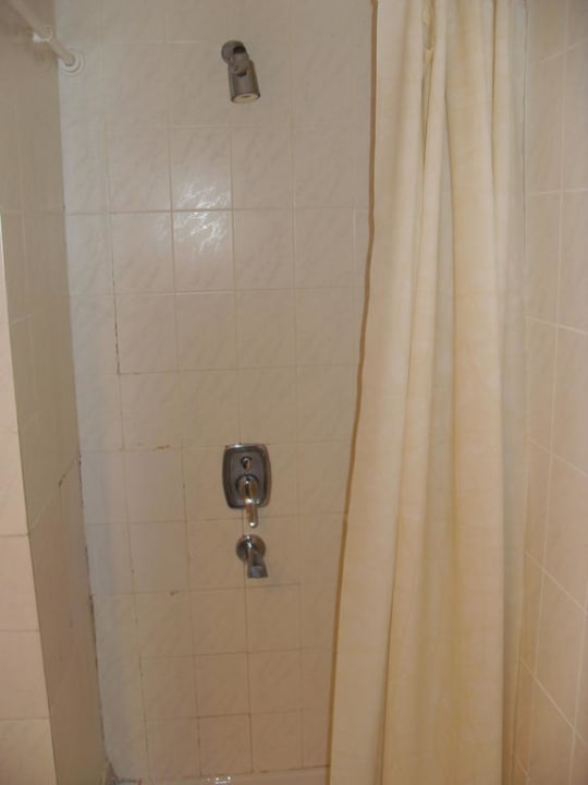 Dusche im Hauptgebäude Nerton Hotel - Erwachsenenhotel ab 16 Jahren