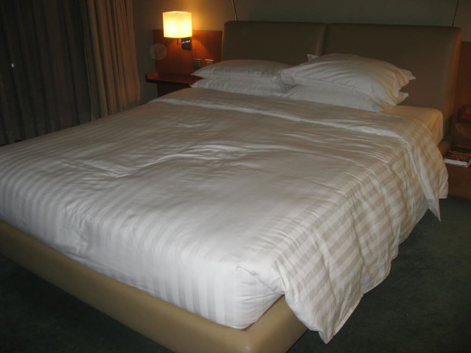 Queensize Bed Novotel Citygate Hong Kong