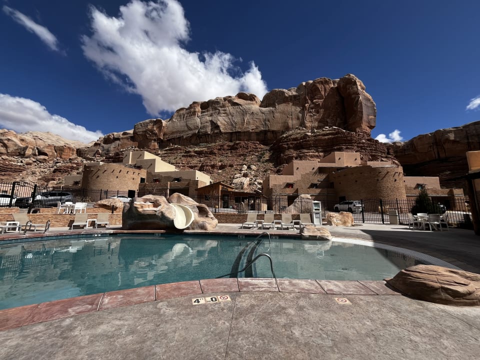 Pool Bluff Dwellings Resort