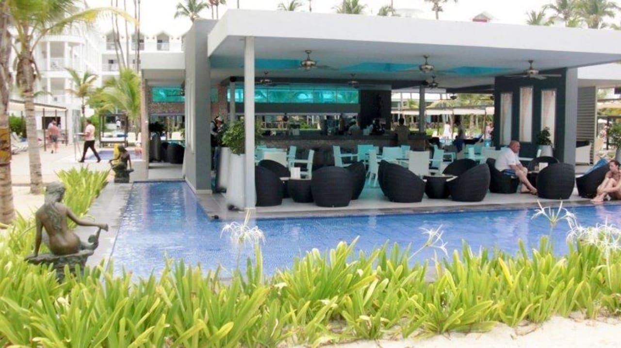 Teilansicht Poolbar Hotel Riu Palace Macao - Adults only