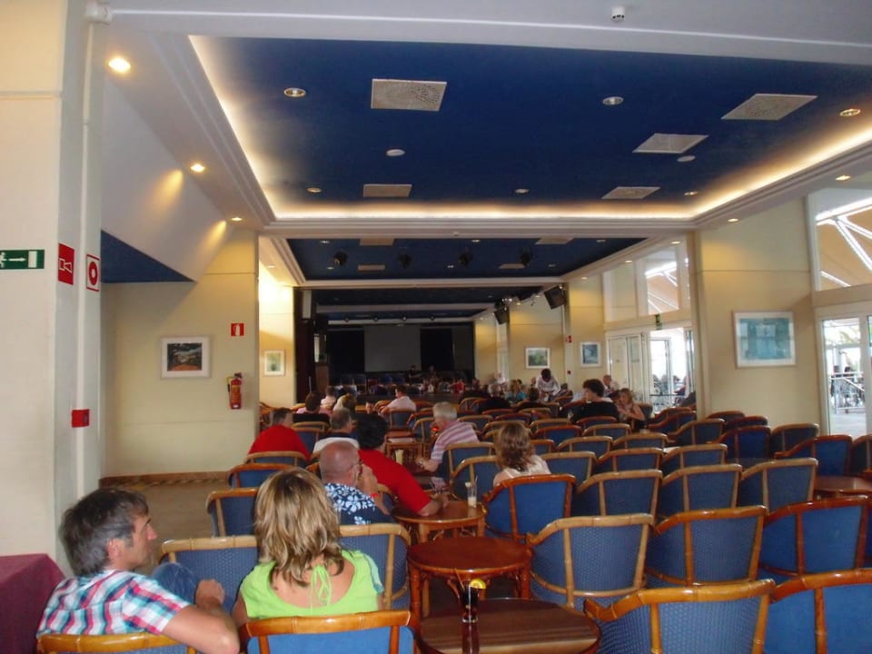 Veranstaltungssaal mit Showbühne Hotel Riu Oliva Beach Resort