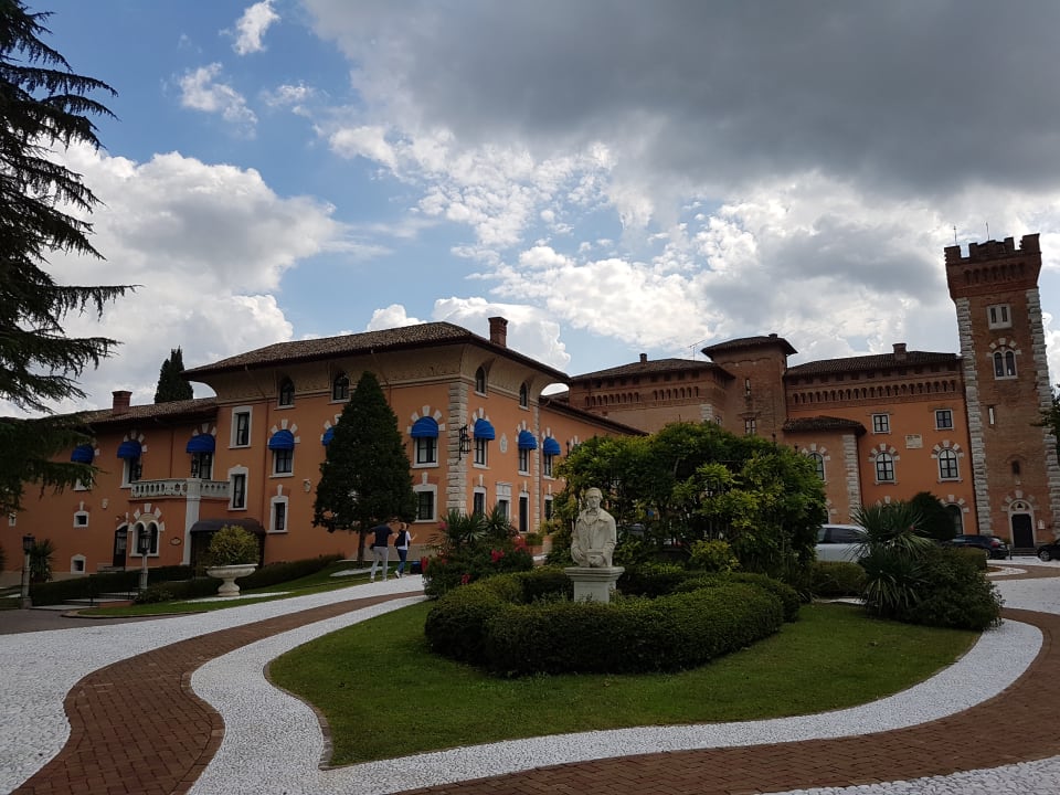 Außenansicht Castello Di Spessa Resort