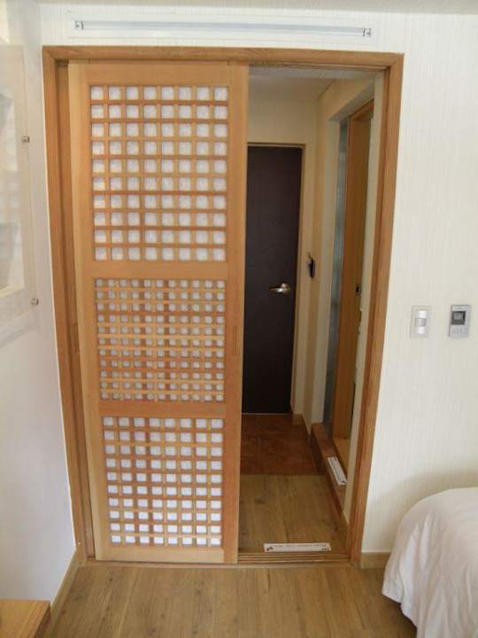 Puerta en el habitación Nami Island Hotel