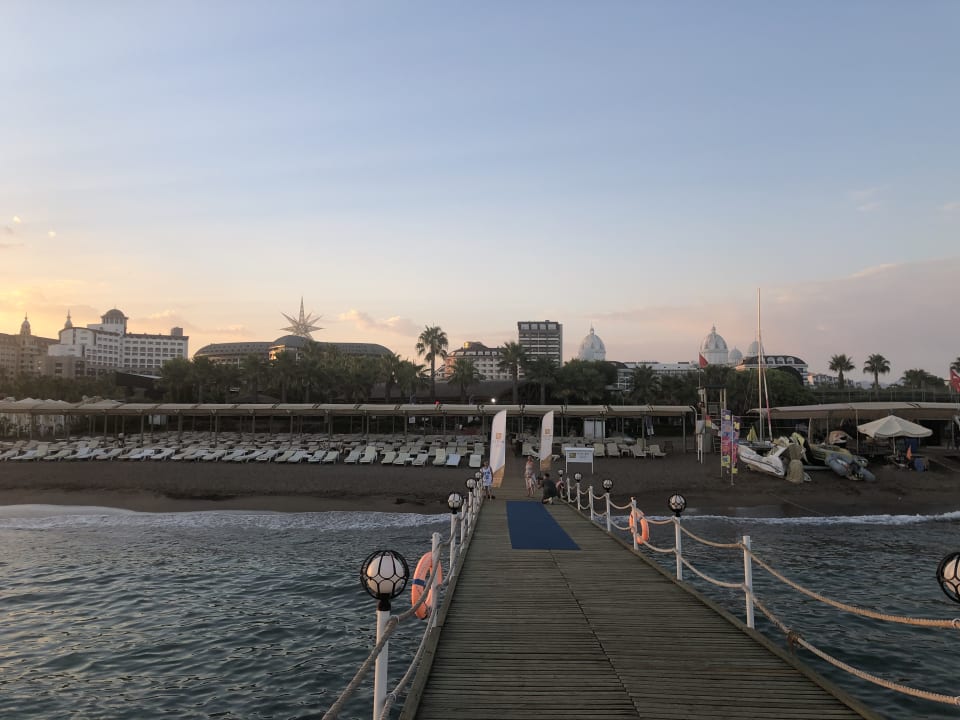 Strand Saturn Palace Resort Hotel