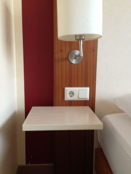 Nachttisch Essential by Dorint Hotel Köln-Junkersdorf