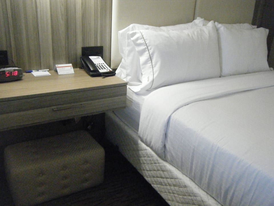 Nachttisch+Hocker Holiday Inn Express & Suites Williams