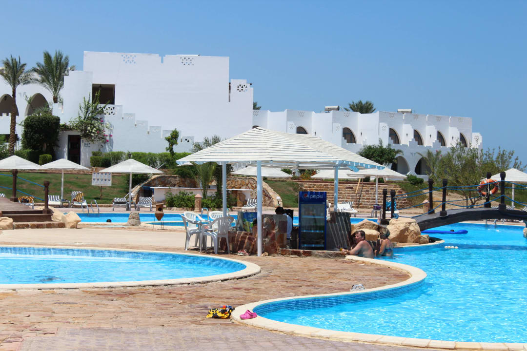 Poolbar. Three Corners Equinox Beach Resort