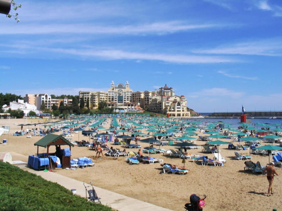 feiner Sandstrand auch im Meer Duni Royal Holiday Village