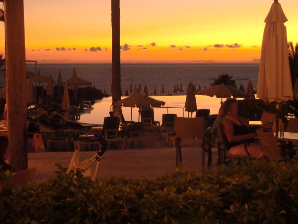 Außenbereich vor dem Restaurant Hotel Riu Buenavista