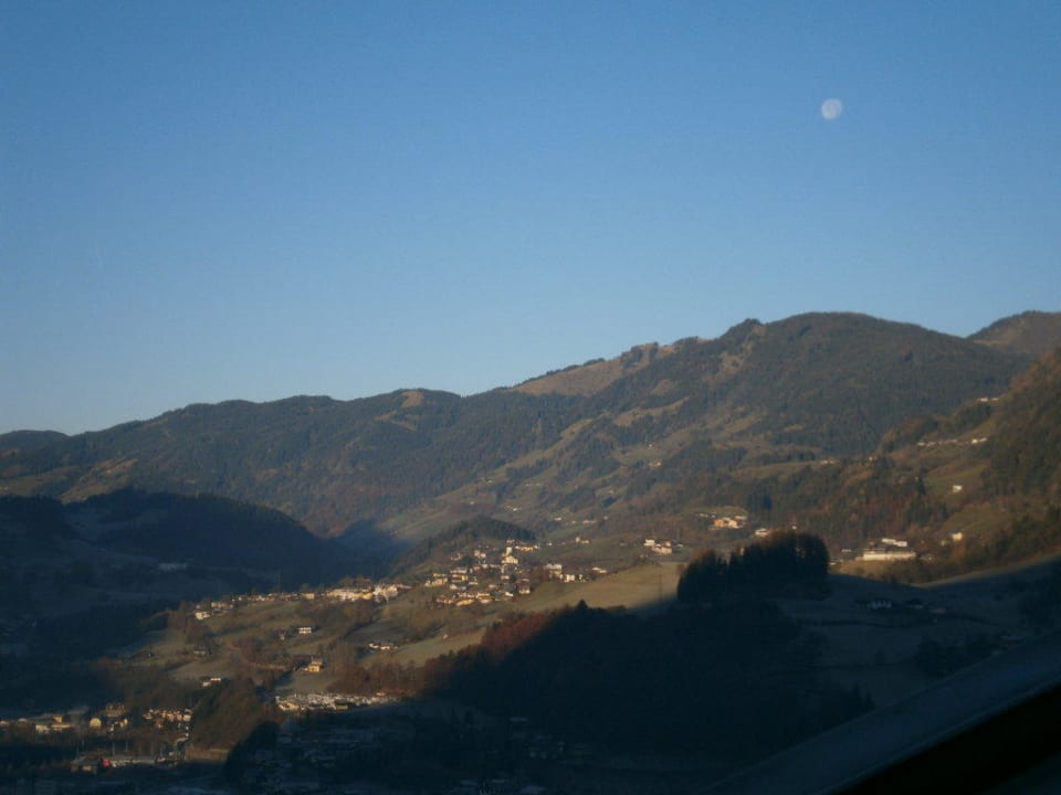 Ausblick am Morgen aus dem Doppelzimmer 468 Alpina Alpendorf