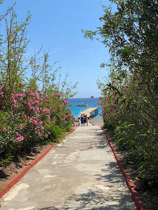 Strand Cenger Beach Resort & Spa