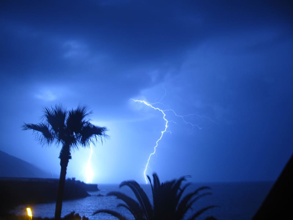 Gewitter morgens um 6 vom Balkon aus Melia La Palma Hotel