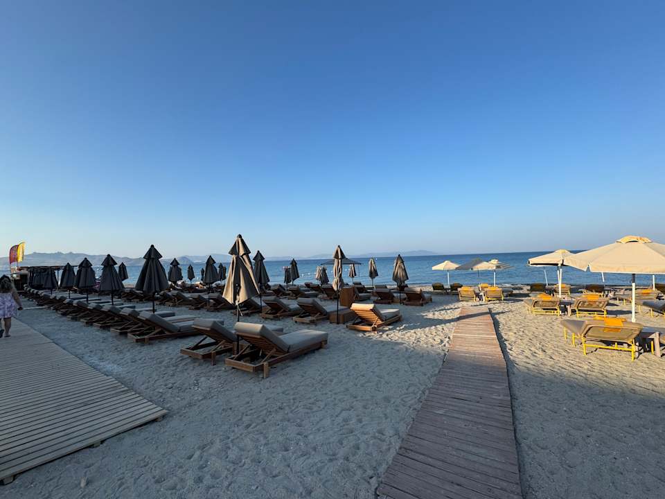 Strand Mosay All Suite Hotel