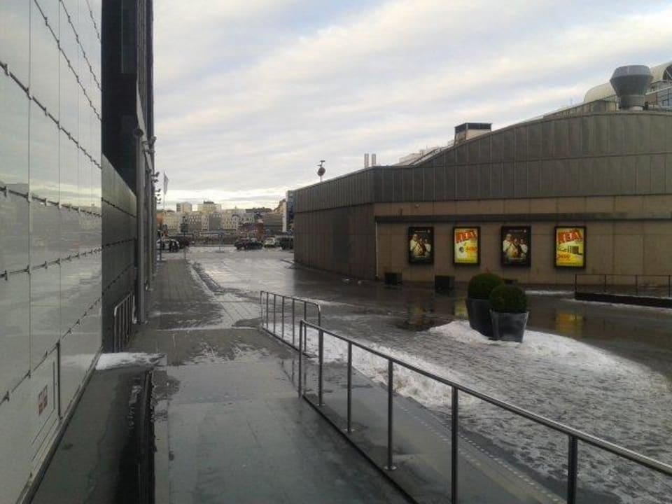 Weg für Koffer  Radisson Blu Waterfront Hotel