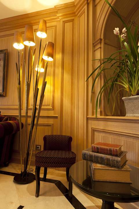 Lobby and entrance Villa Lara Hotel