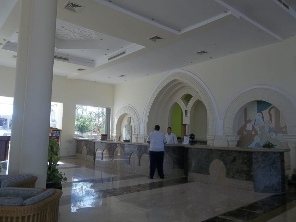 Лобби Pensée Royal Garden Beach Resort