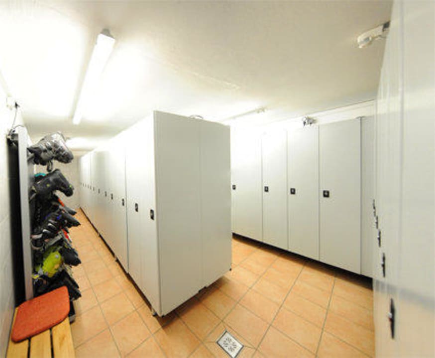 Skiboxenfür jedes Zimmer Hotel Unterellmau