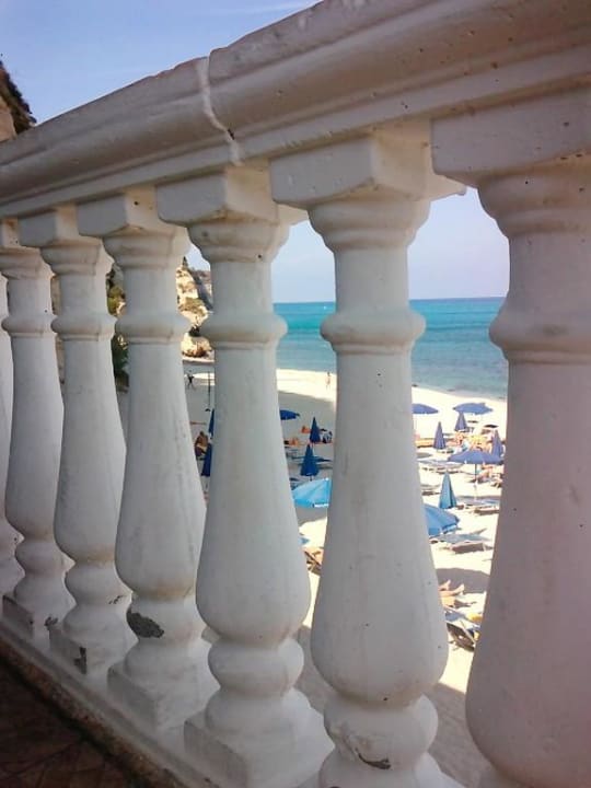 Blick von der Strandbar aus auf den Strand Aldiana Club Rocca Nettuno Calabria