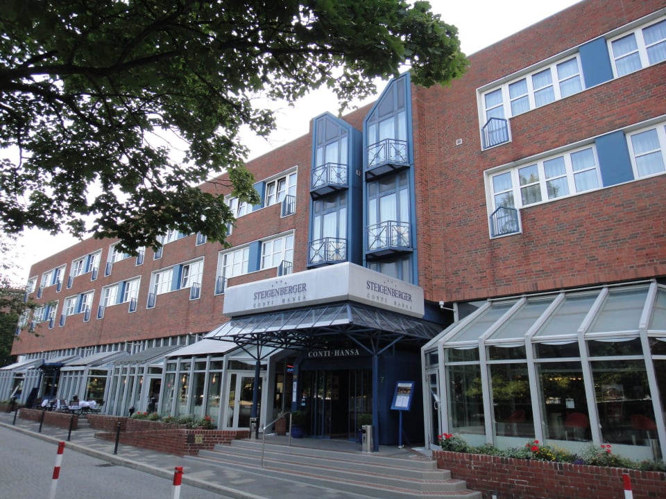 Von der Straße aus Steigenberger Conti Hansa