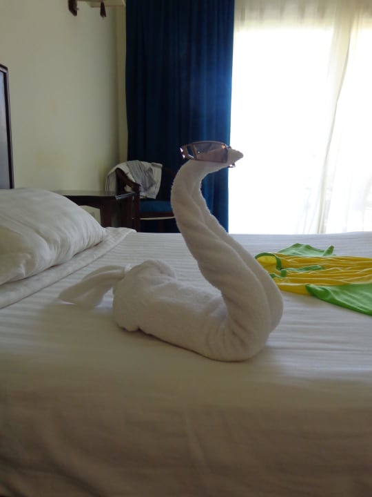 Лебедь из полотенца Serenity Alpha Beach