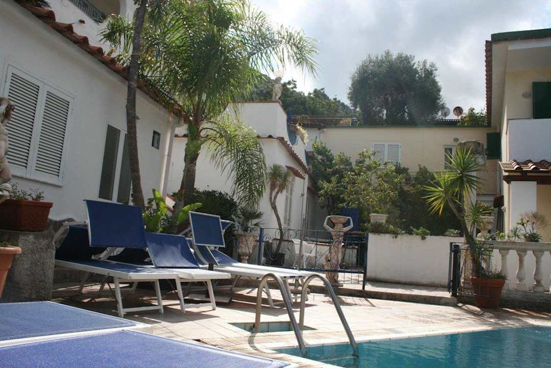 Poolbereich und Anlage Villa Fiorentina