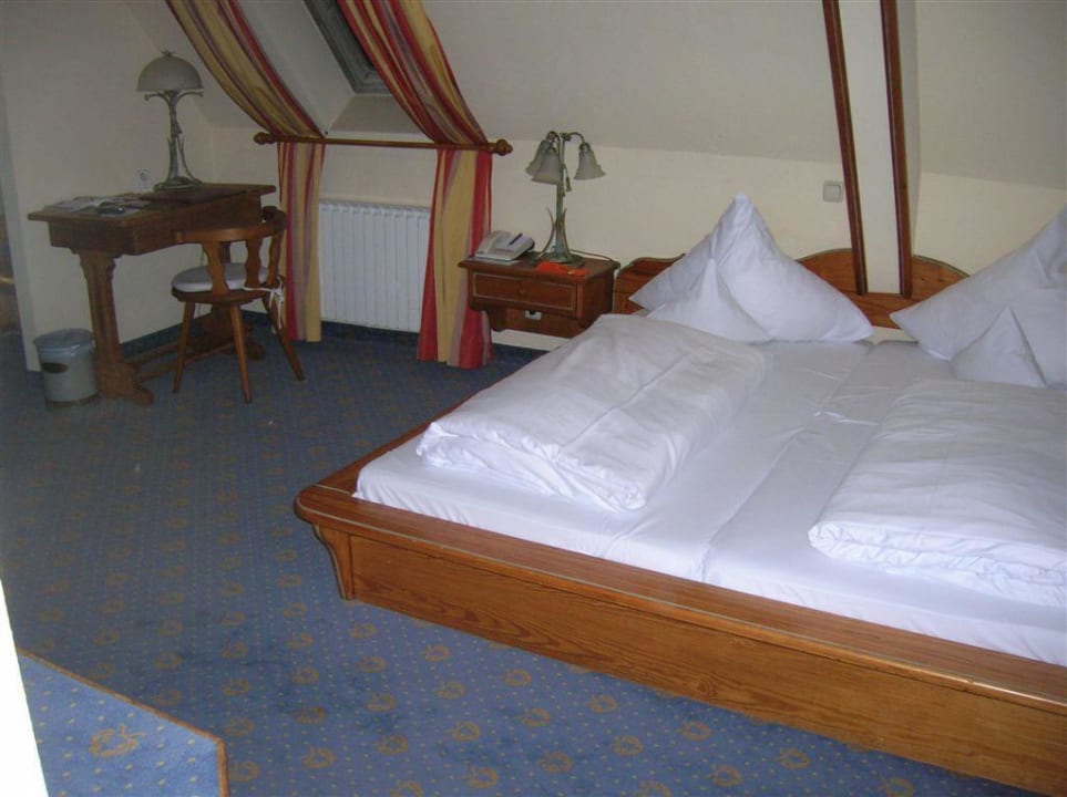 Zimmer (Dach) Simones Hotel Fürstenhof