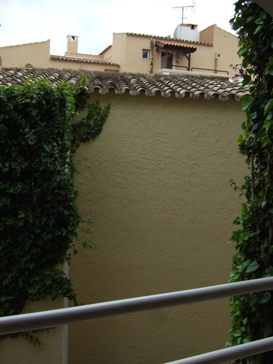 Schlafzimmerbalkon, Blick nach rechts Hotel Aldea Cala Fornells 2