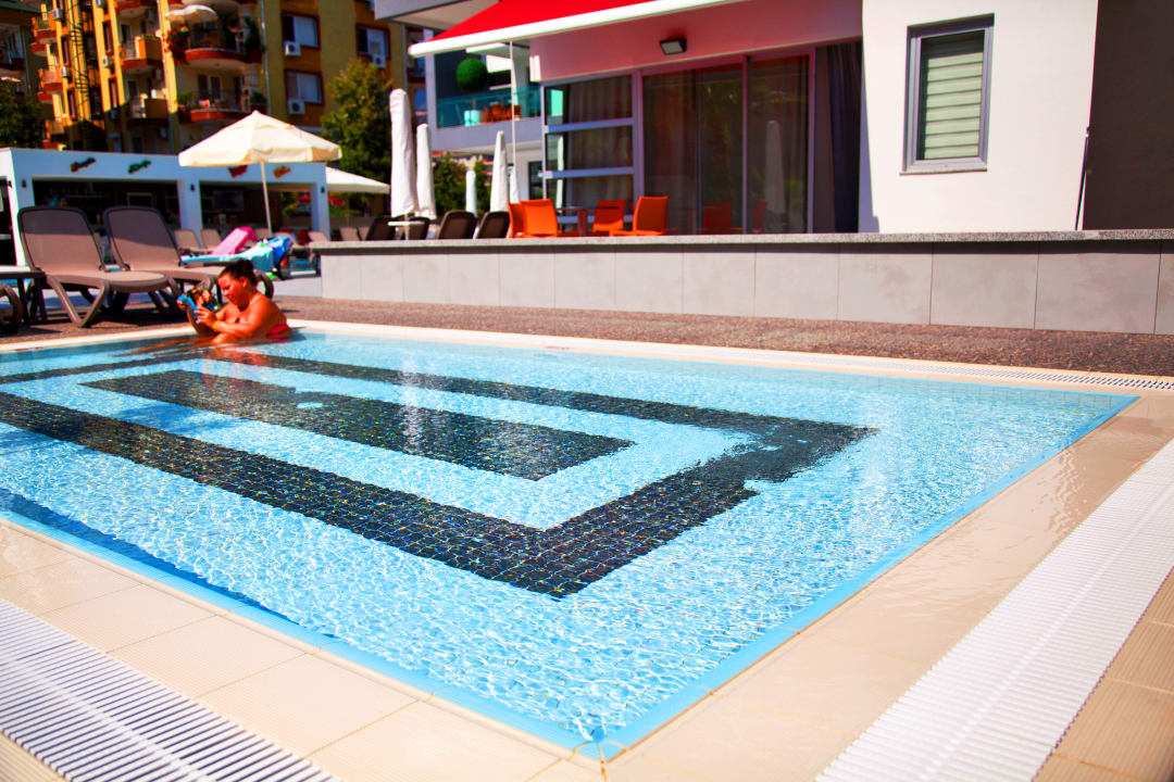 Pool Green Garden Suite Hotel