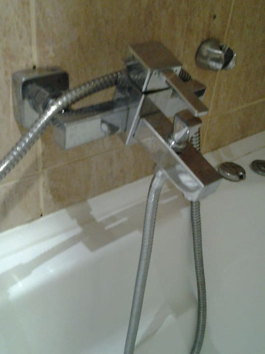 Duscharmatur locker und dreckig Hotel Gaia Palace