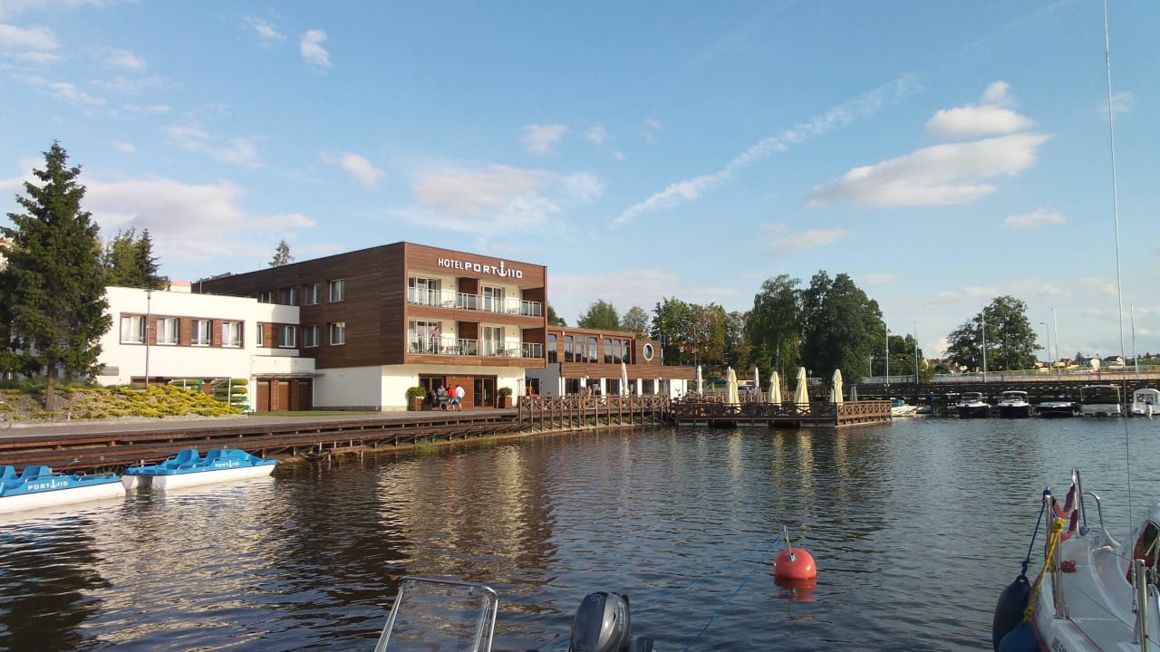 Das Hotel von außen Hotel Port 110