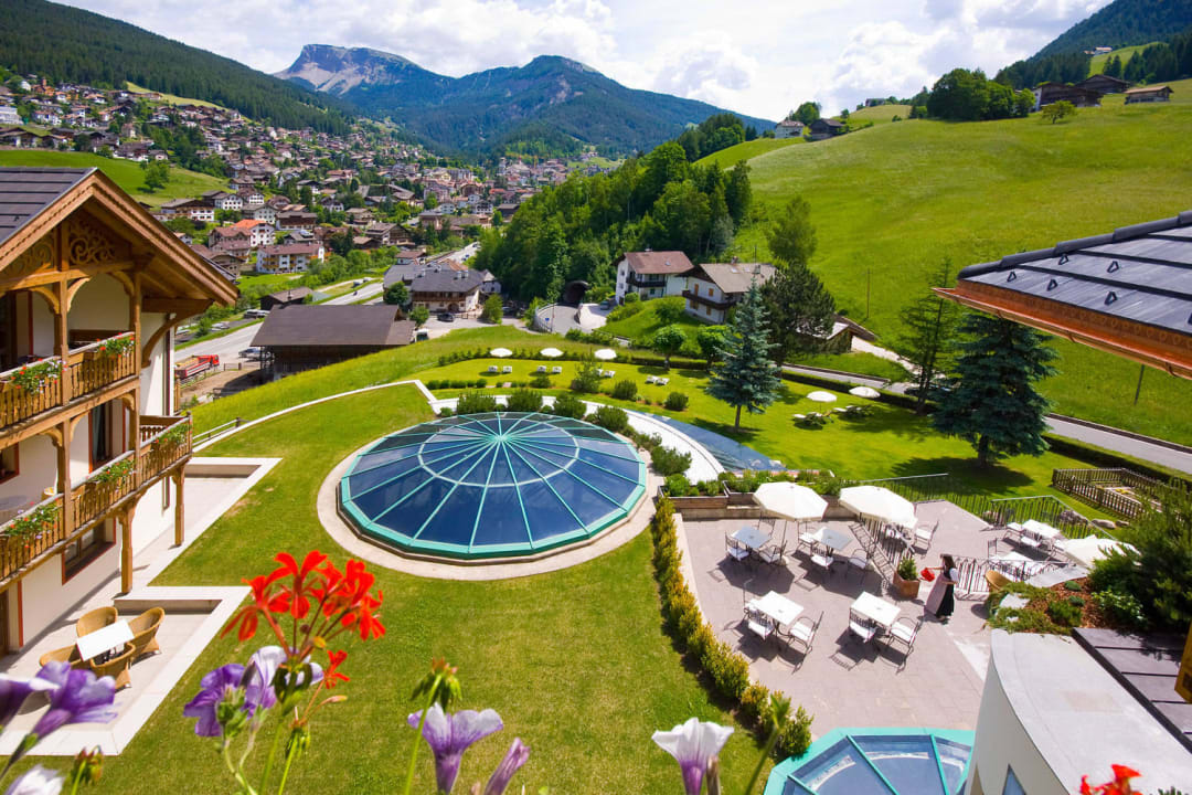 Gartenanlage Alpin & Vital La Perla Alpin & Vital Hotel La Perla