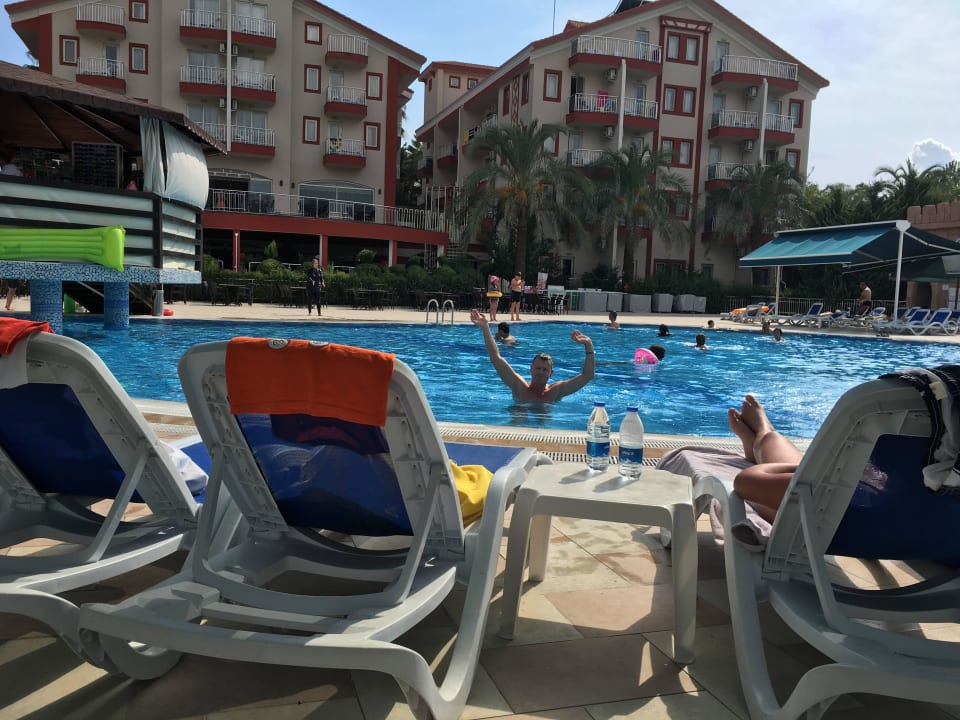 Blick vom Liegestuhl  FUN&SUN Smart Hane Sun Hotel