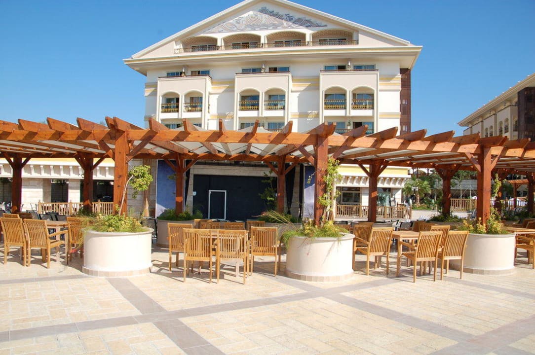 Pool Bar Diamond Excellence Resort & Spa