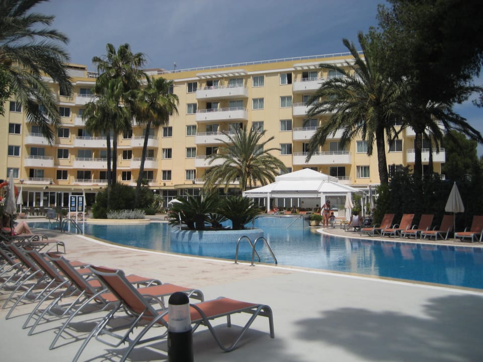 Pool mit überdachter Poolbar Aparthotel Ivory Playa