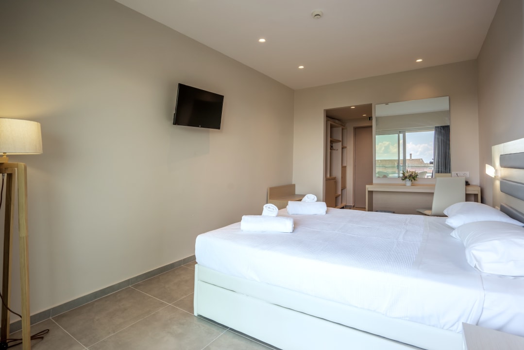 Zimmer CNic Gemini Hotel