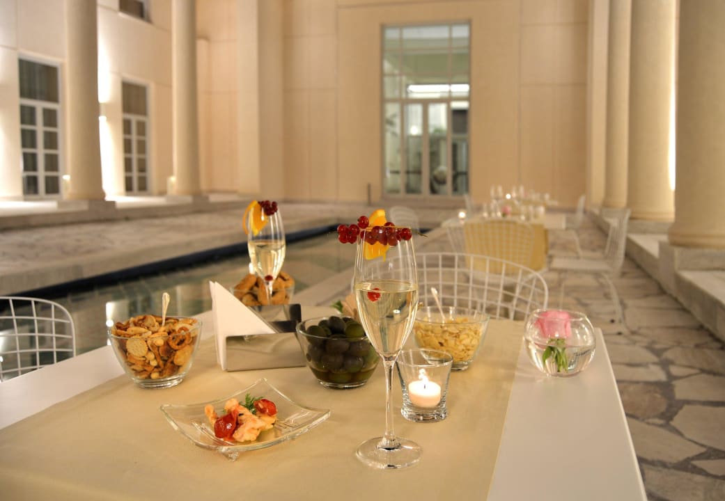 A drink in the Peristyle lounge area Hotel Palazzo Esedra