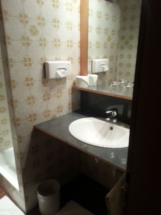 Bad ist älter aber sauber Pension Barbara