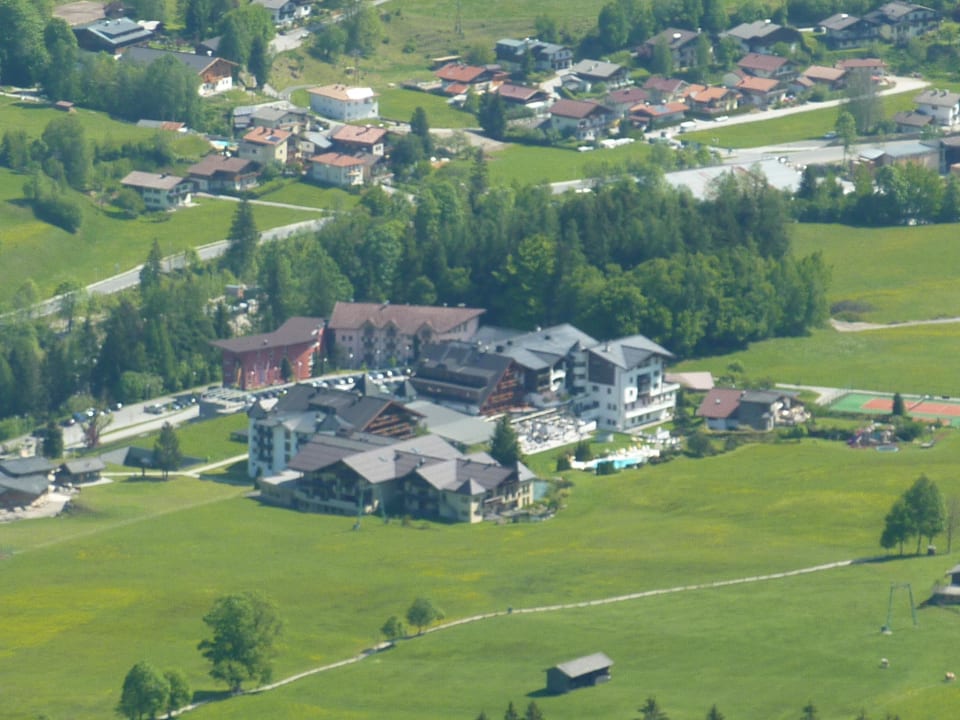 Blick vom Berg aufs Hotel Hotel Krallerhof