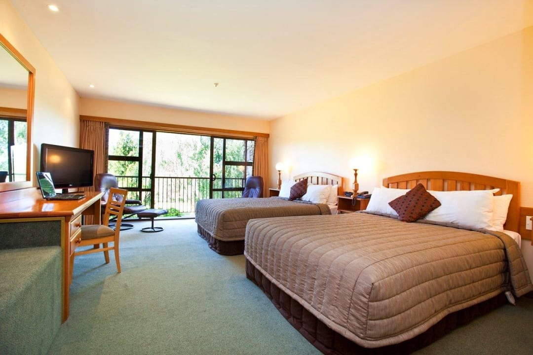 Deluxe Room MacKenzie Country Hotel