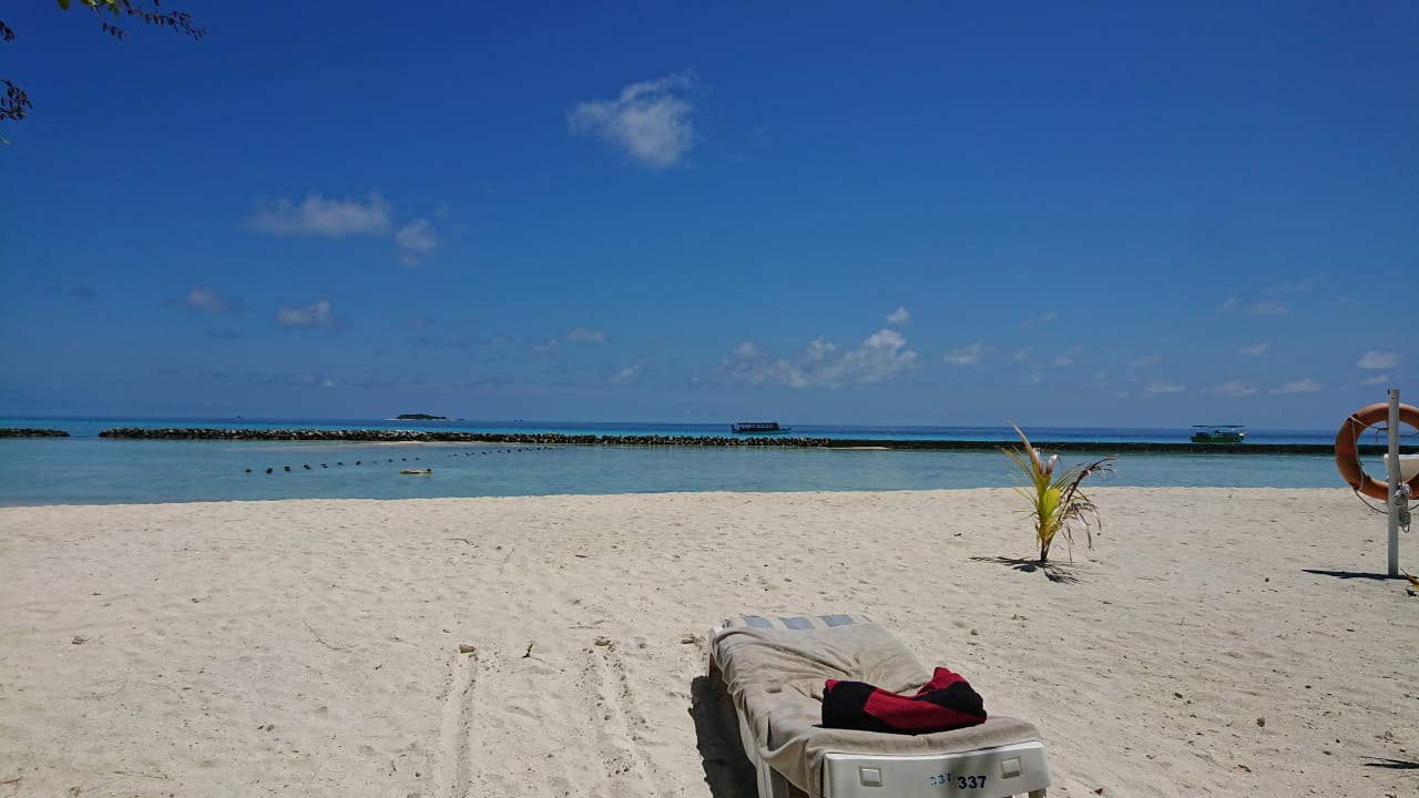 Unsere Liege.Strand nur für uns alleine. Summer Island Maldives