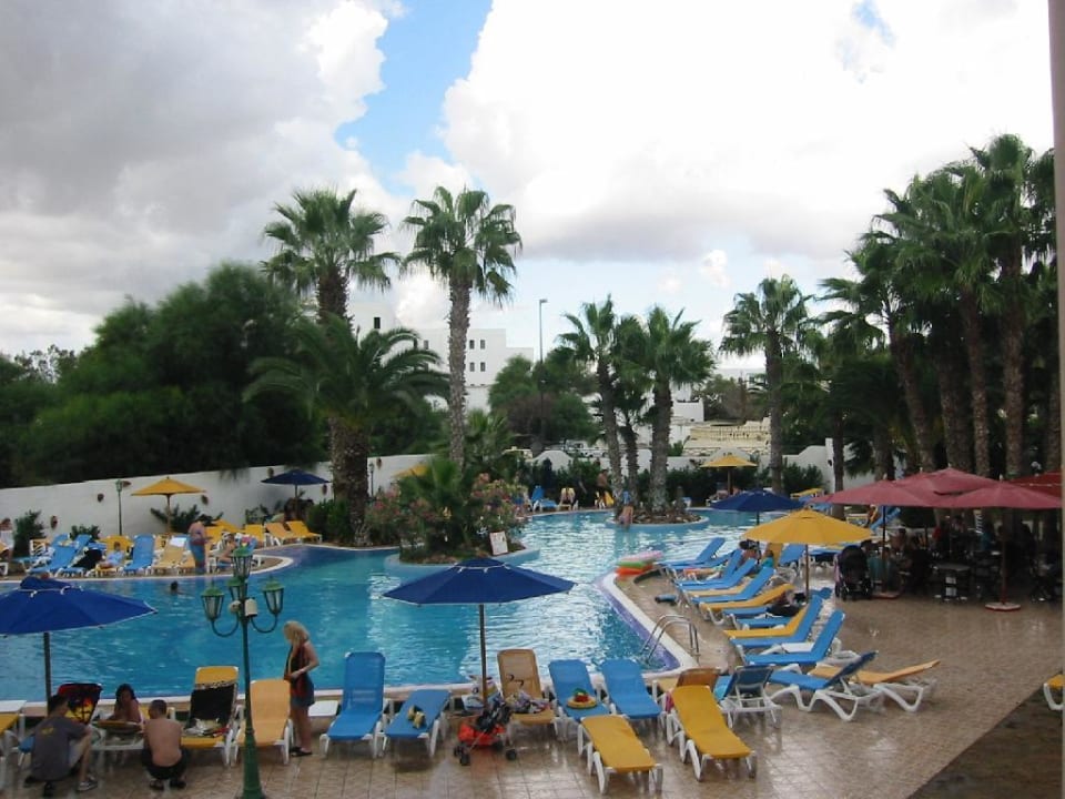 Pool aus der 1. Etage Hotel Nesrine