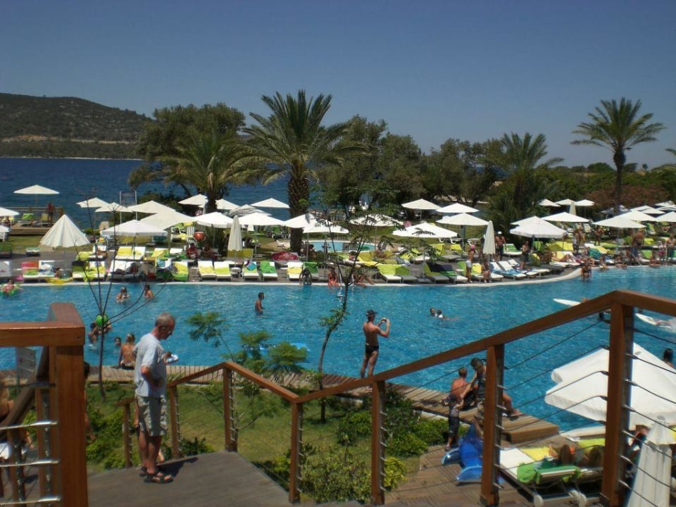 Pool mittags Doubletree by Hilton Bodrum Isil Club All-Inclusive Resort