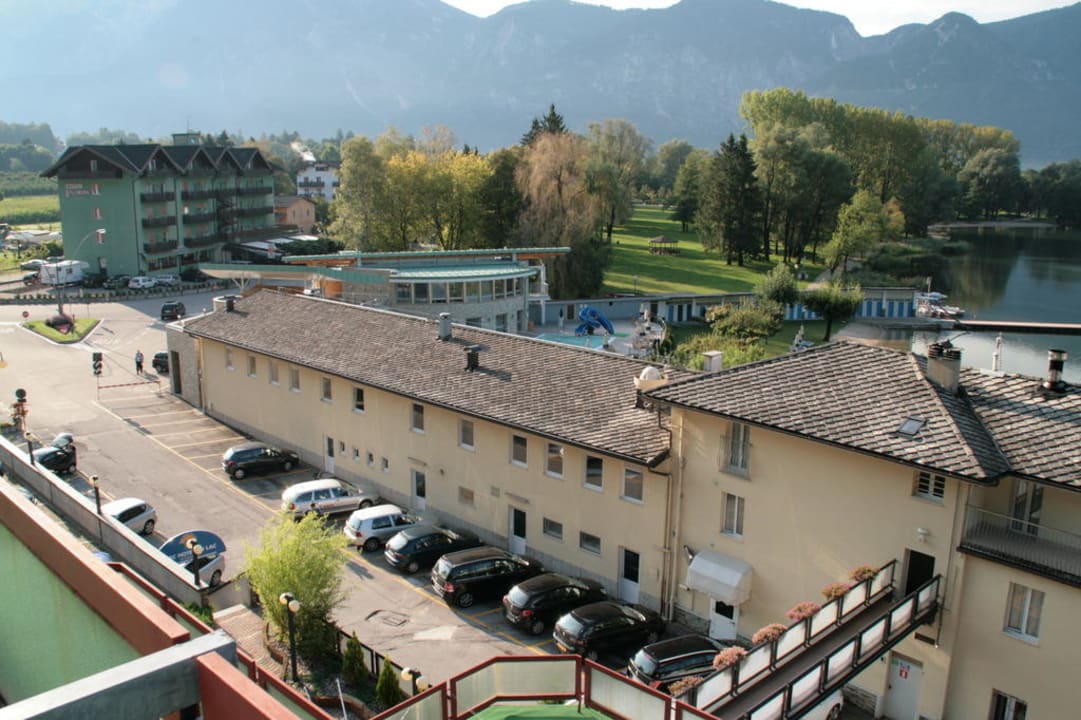 Pool- und SPA Bereich - Liegewiese Parc Hotel Du Lac